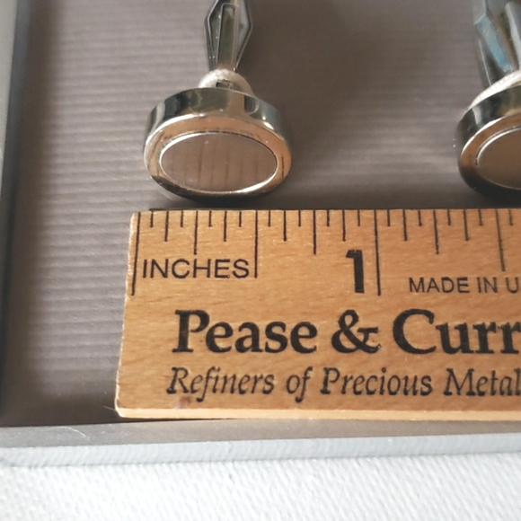 Kenneth Cole Reaction silver Cufflinks EUC - Picture 4 of 6
